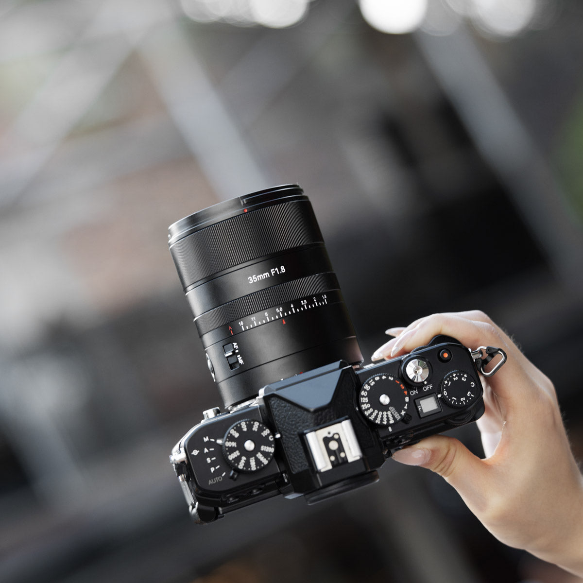 35mm f/1.8 AF